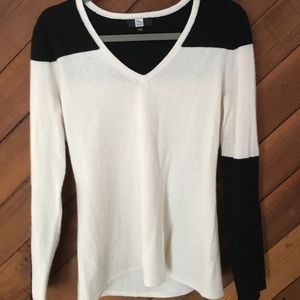 Saks 100% cashmere asymmetrical sleeve sweater